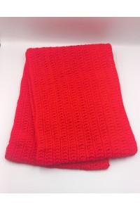 Πλεκτός και ζεστός λαιμός σε κόκκινο της φωτιάς.