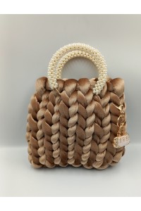 Χειροποίητη βελούδινη χρυσό μπεζ τσάντα.