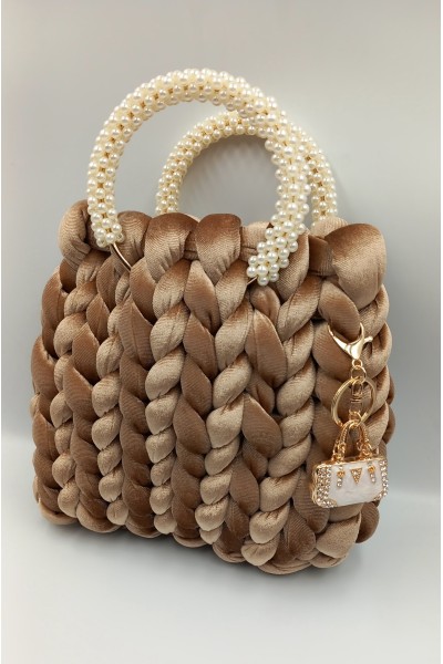 Χειροποίητη βελούδινη χρυσό μπεζ τσάντα.
