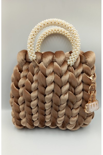 Χειροποίητη βελούδινη χρυσό μπεζ τσάντα.