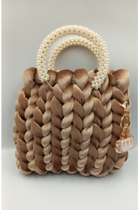 Χειροποίητη βελούδινη χρυσό μπεζ τσάντα.