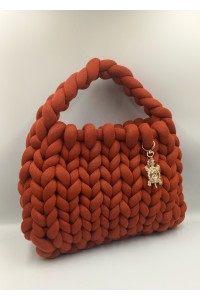 Υπέροχη χειροποίητη τσάντα στο χρώμα της κανέλλας.