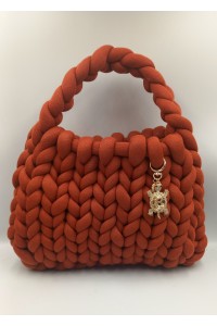 Υπέροχη χειροποίητη τσάντα στο χρώμα της κανέλλας.