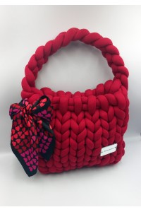 Η Τσάντα που Λέει "Είμαι Ξεχωριστή": Χειροποίητη Πλεκτή σε Μπορντό!