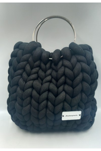 Το Απόλυτο Black Statement! Χειροποίητη Πλεκτή Τσάντα "Aristourgimata" με Μεταλλικούς Κρίκους ​!
