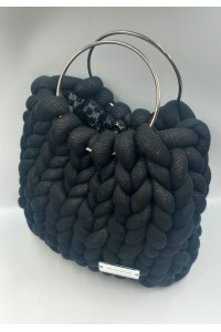 Το Απόλυτο Black Statement! Χειροποίητη Πλεκτή Τσάντα "Aristourgimata" με Μεταλλικούς Κρίκους ​!