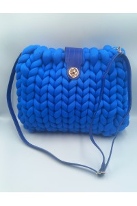 Χειροποίητη πλεκτή τσάντα σε έντονο μπλε-ρουα!