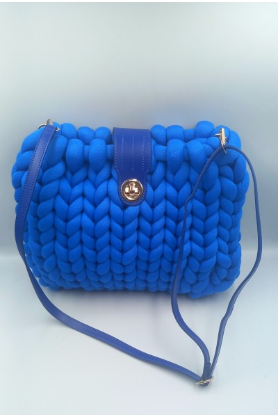 Χειροποίητη πλεκτή τσάντα σε έντονο μπλε-ρουα!