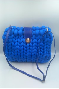 Χειροποίητη πλεκτή τσάντα σε έντονο μπλε-ρουα!