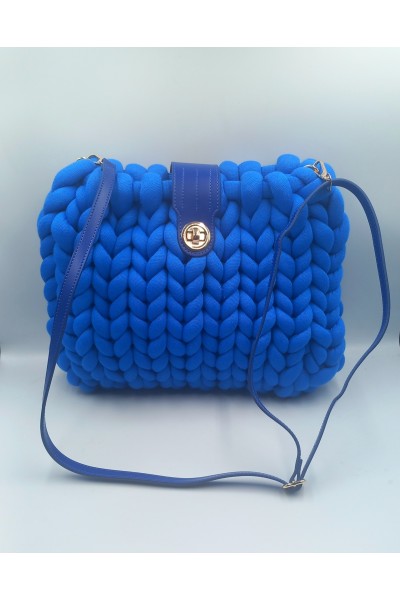 Χειροποίητη πλεκτή τσάντα σε έντονο μπλε-ρουα!