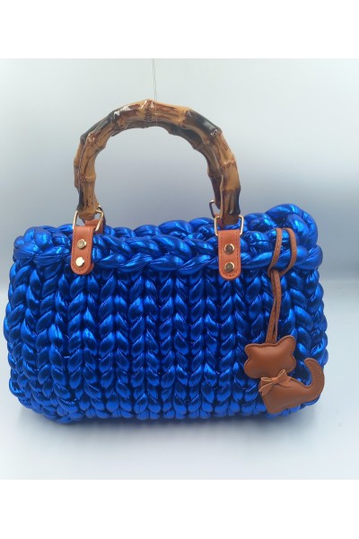 Χειροποίητη πλεκτή Τσάντα Χειρός σε Metallic Blue με Bamboo Handles.