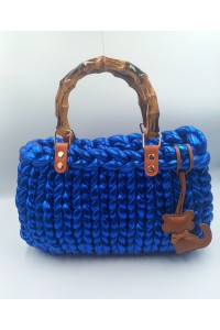 Χειροποίητη πλεκτή Τσάντα Χειρός σε Metallic Blue με Bamboo Handles.