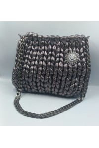 Χειροποίητη metallic τσάντα σε γκρι-ανθρακί.