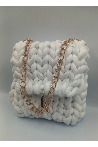 Χειροποίητο τσαντάκι άσπρη δερματίνη.