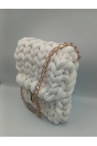 Χειροποίητο τσαντάκι άσπρη δερματίνη.