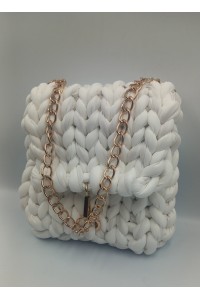 Χειροποίητο τσαντάκι άσπρη δερματίνη.