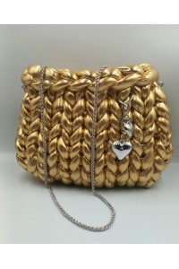 Χρυσή χειροποίητη τσάντα δερματίνης.