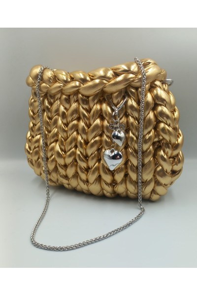 Χρυσή χειροποίητη τσάντα δερματίνης.