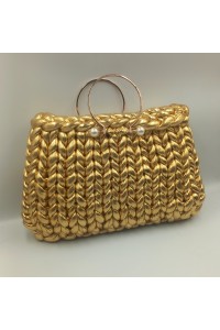 Χρυσή εντυπωσιακή χειροποίητη πλεκτή τσάντα.