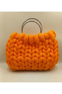 Χειροποίητη κομψότητα σε έντονο πορτοκαλί.