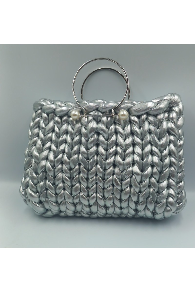 Ασημί κομψότητα! Η τέλεια χειροποίητη πλεκτή τσάντα.