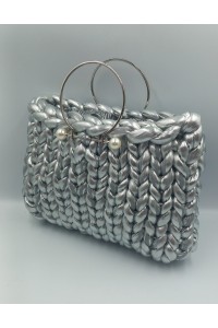 Ασημί κομψότητα! Η τέλεια χειροποίητη πλεκτή τσάντα.