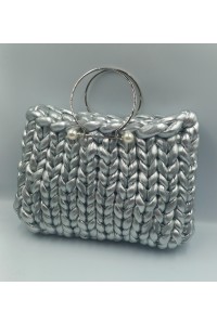Ασημί κομψότητα! Η τέλεια χειροποίητη πλεκτή τσάντα.