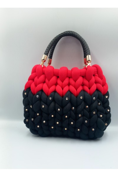 Chunky Red Luxury: Χειροποίητη κομψότητα σε φλογερό κόκκινο.