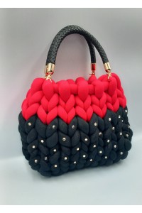 Chunky Red Luxury: Χειροποίητη κομψότητα σε φλογερό κόκκινο.