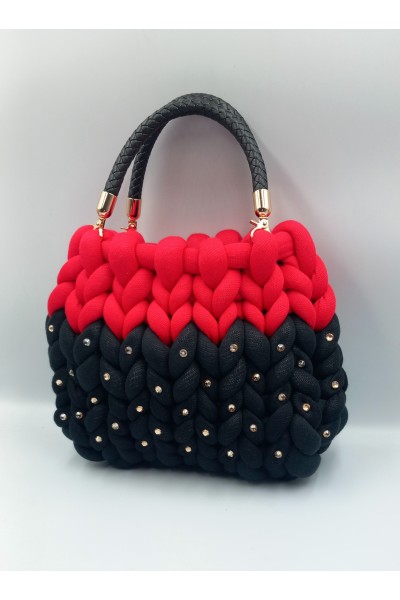 Chunky Red Luxury: Χειροποίητη κομψότητα σε φλογερό κόκκινο.