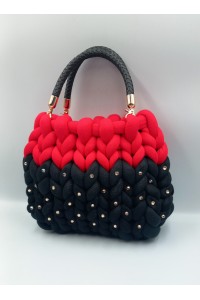 Chunky Red Luxury: Χειροποίητη κομψότητα σε φλογερό κόκκινο.