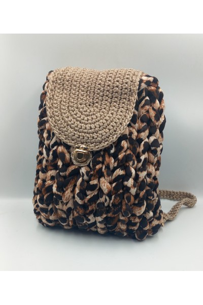 Χειροποίητο πλεκτό backpack με βελούδο animal print νήμα.