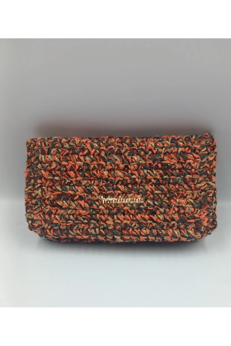 Πρακτική πολύχρωμη καπνοθήκη.