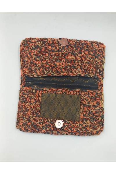 Πρακτική πολύχρωμη καπνοθήκη.