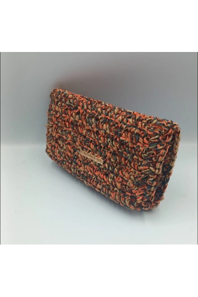 Πρακτική πολύχρωμη καπνοθήκη.