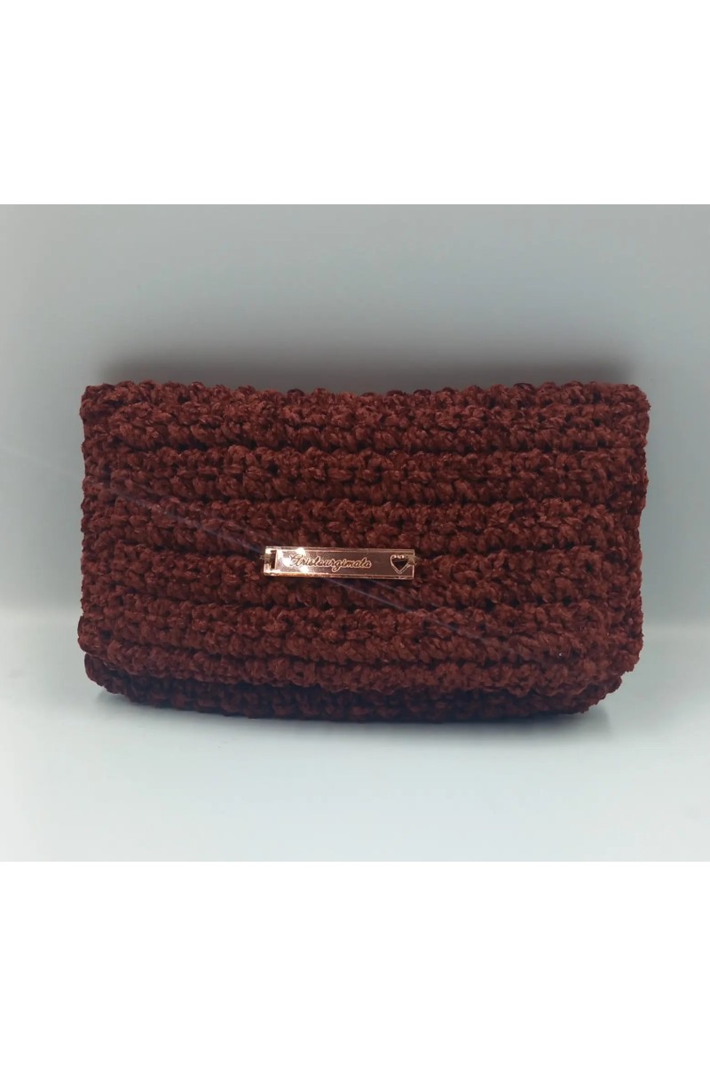 Χειροποίητη πλεκτή καπνοθήκη.