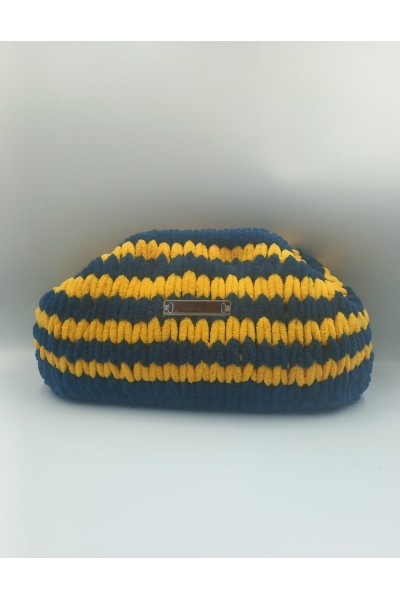 The Electric Stripes: Η Τσάντα που Μαγνητίζει τα Βλέμματα!