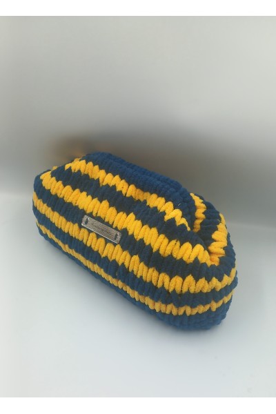 The Electric Stripes: Η Τσάντα που Μαγνητίζει τα Βλέμματα!