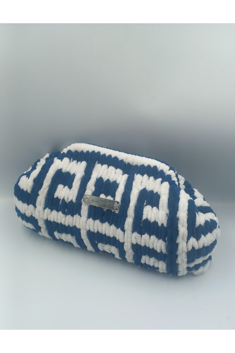 Blue & White Perfection! 💙🤍"