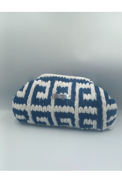 Blue & White Perfection! 💙🤍"