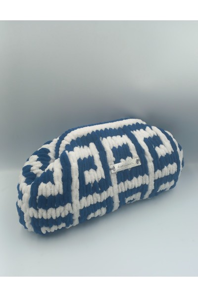 Blue & White Perfection! 💙🤍"