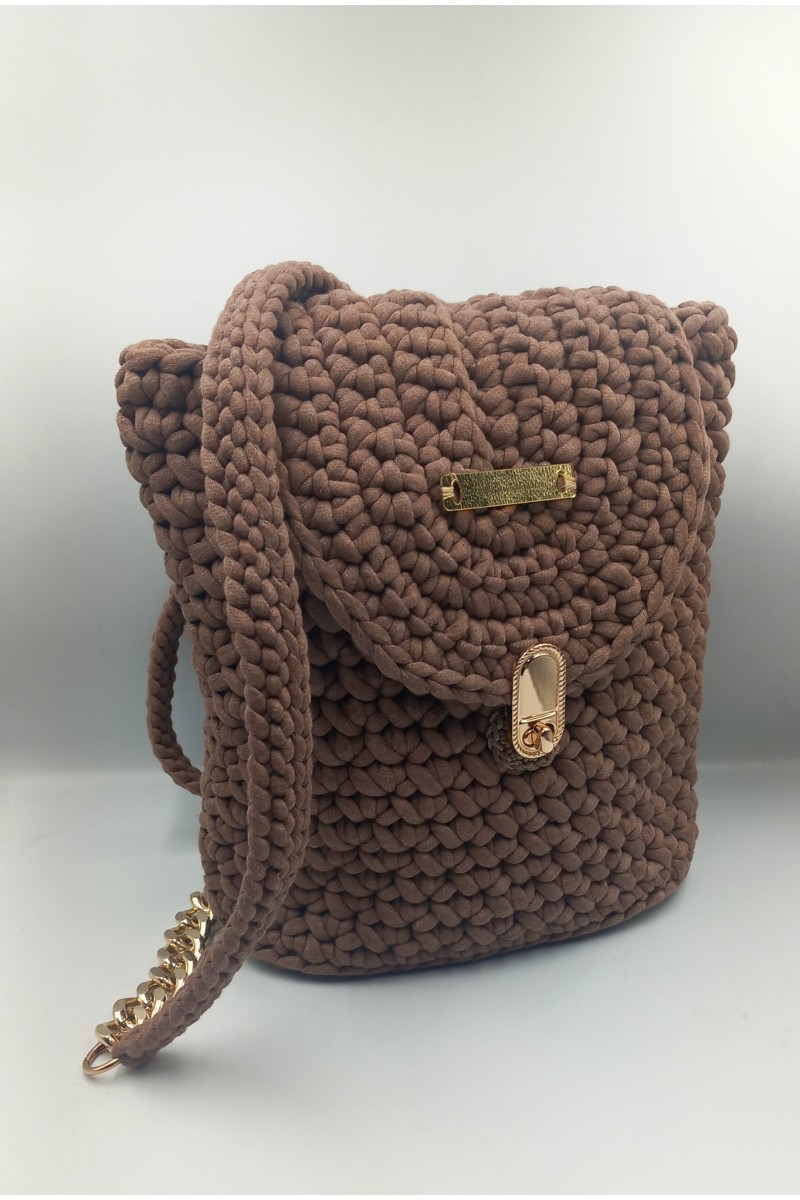 Χειροποίητο Πλεκτό Backpack σε Καφέ Σοκολατί με Χρυσές Λεπτομέρειες & Εσωτερική Επένδυση