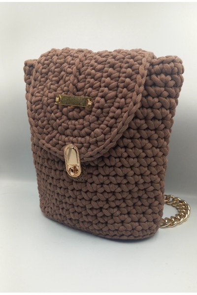 Χειροποίητο Πλεκτό Backpack σε Καφέ Σοκολατί με Χρυσές Λεπτομέρειες & Εσωτερική Επένδυση