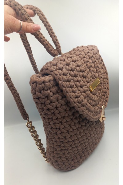 Χειροποίητο Πλεκτό Backpack σε Καφέ Σοκολατί με Χρυσές Λεπτομέρειες & Εσωτερική Επένδυση