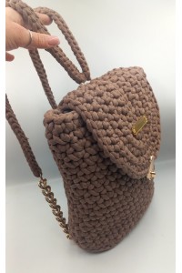 Χειροποίητο Πλεκτό Backpack σε Καφέ Σοκολατί με Χρυσές Λεπτομέρειες & Εσωτερική Επένδυση