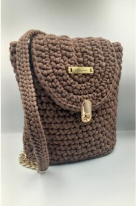 Χειροποίητο Πλεκτό Backpack σε Καφέ Σοκολατί με Χρυσές Λεπτομέρειες & Εσωτερική Επένδυση