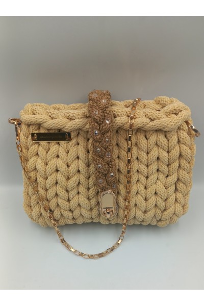 Χειροποίητη Πλεκτή Τσάντα Ώμου "Aristourgimata" – Beige & Caramel με Jewel Λεπτομέρειες ​.