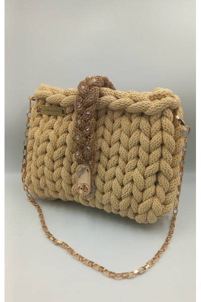Χειροποίητη Πλεκτή Τσάντα Ώμου "Aristourgimata" – Beige & Caramel με Jewel Λεπτομέρειες ​.